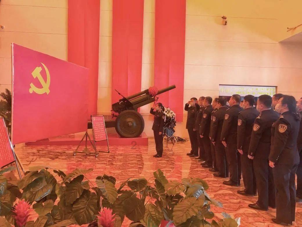 救援男孩与狗